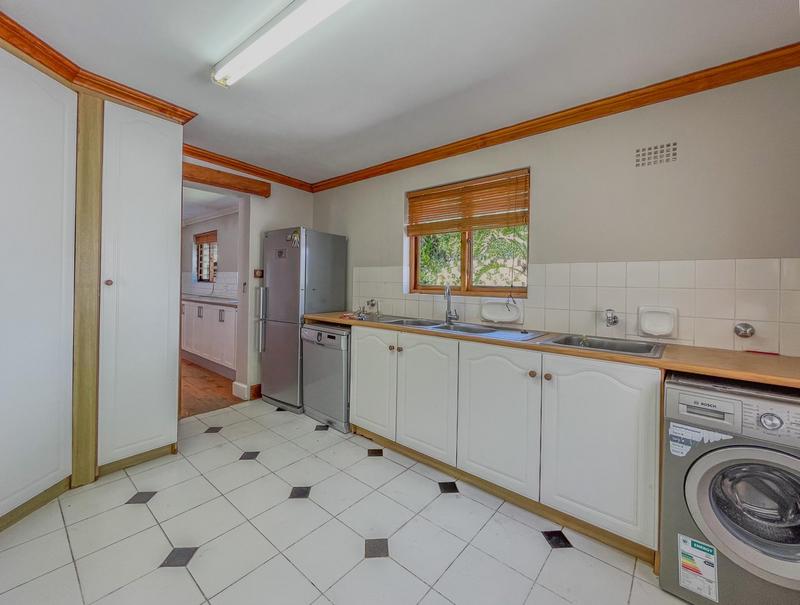 To Let 4 Bedroom Property for Rent in Hout Bay Western Cape